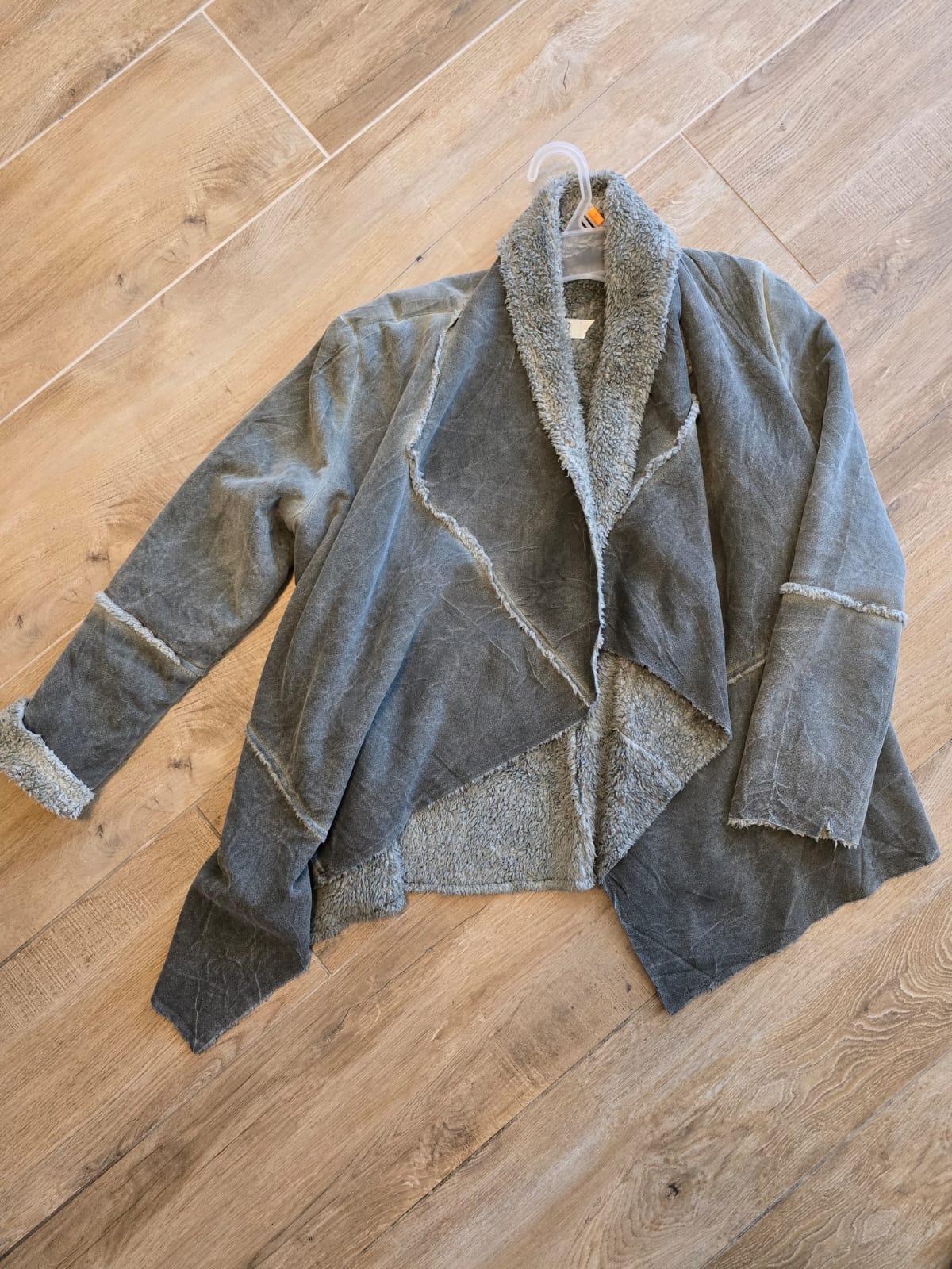 Cardigan Cuero Gris Cascada